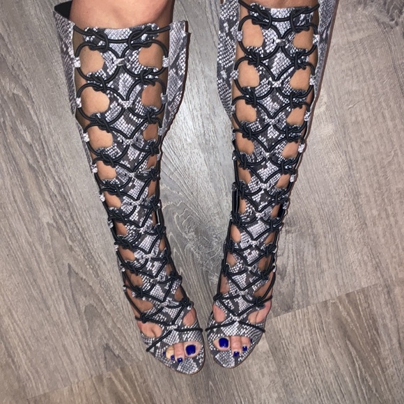 24HR DROP ⬇️ BCBGeneration Peep Toe Gladiator Strappy Heel - Picture 3 of 17